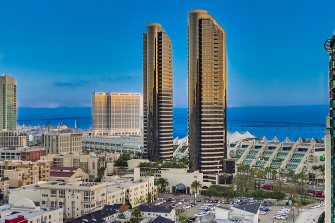 Arrival Private Transfer: San Diego Airport SAN to San Diego in Luxury SUV - Waiting With Flight Tracking: Reducing Arrival-Day Stress