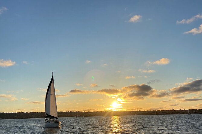 Deluxe Sunset & Day Sail Small Group - Shelter Island Wind-Down and a Peaceful Return