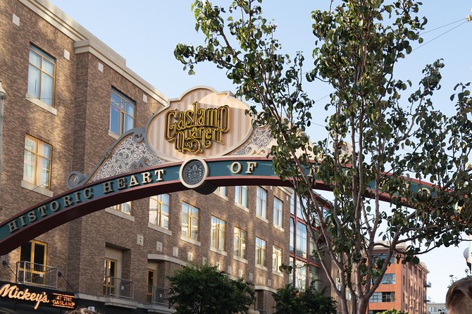 Gaslamp Quarter Food and Drink Tour: Brothels, Bites & Booze - Walking a tight loop: Fifth Ave start, Gaslamp finish
