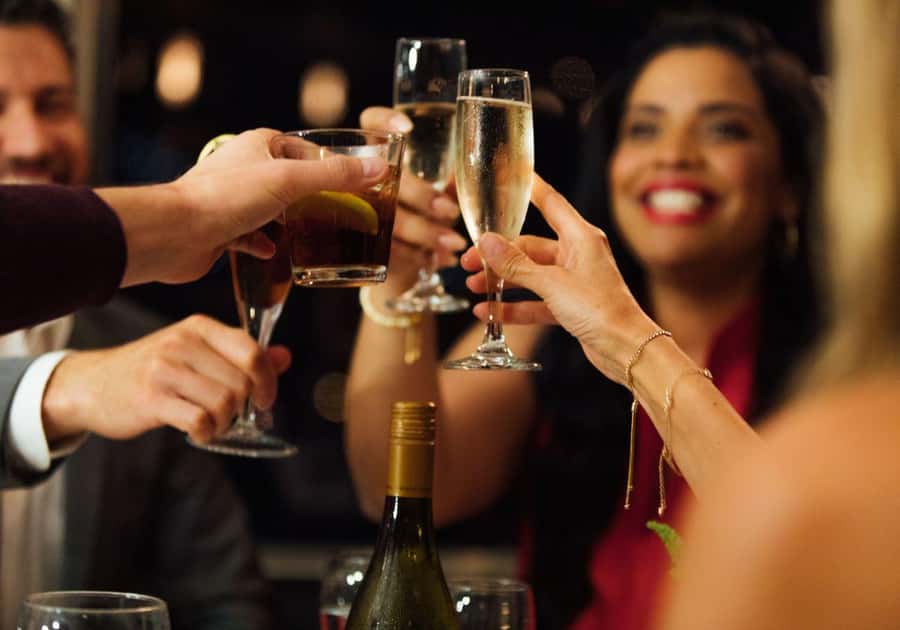 San Diego: Buffet Dinner Cruise with Drinks - DJ Music, Drinks, and the Holiday Vibe That Works