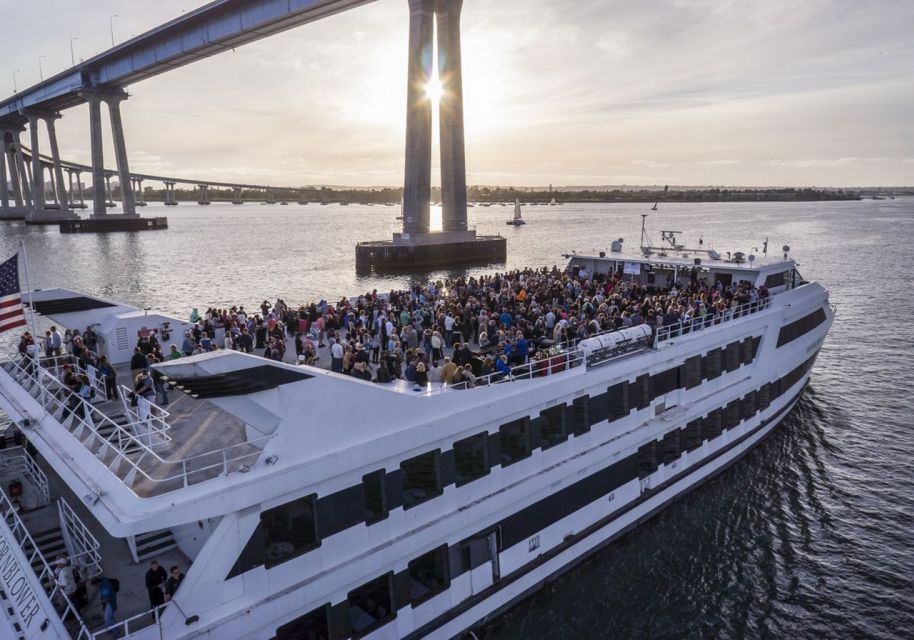 San Diego: Christmas Day Buffet Brunch or Dinner Cruise - Key things to know before you go