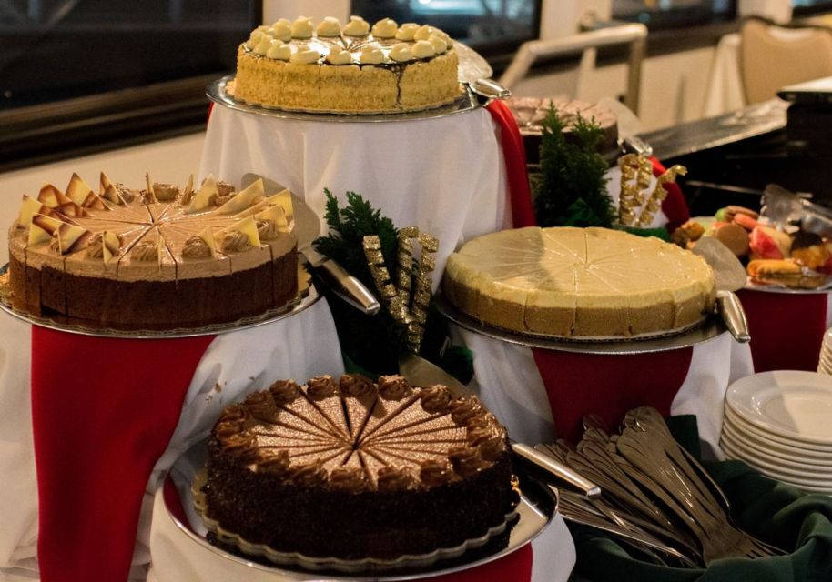 San Diego: Christmas Day Buffet Brunch or Dinner Cruise - Rooftop deck vs. indoors: where you’ll feel the season