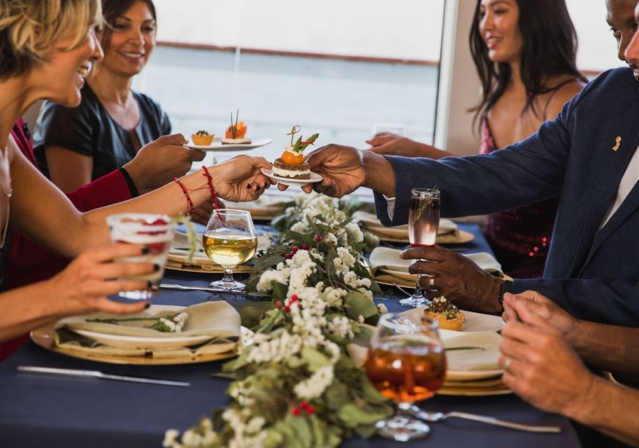 San Diego: Christmas Day Buffet Brunch or Dinner Cruise - Timing, seating together, and the little logistics that matter