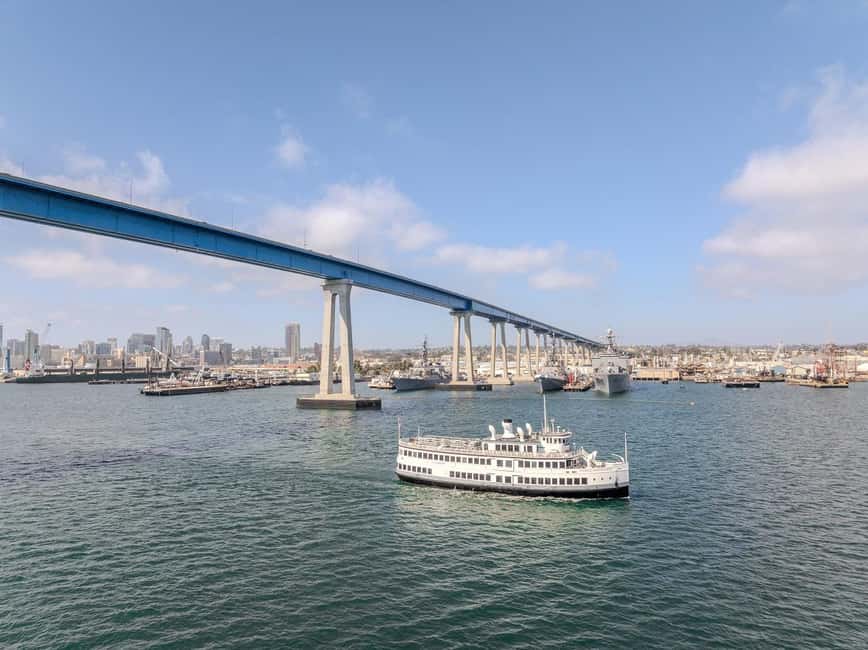 San Diego: City Cruises Harbor Sightseeing Cruise - Point Loma and Cabrillo National Monument: the coastline that frames the bay