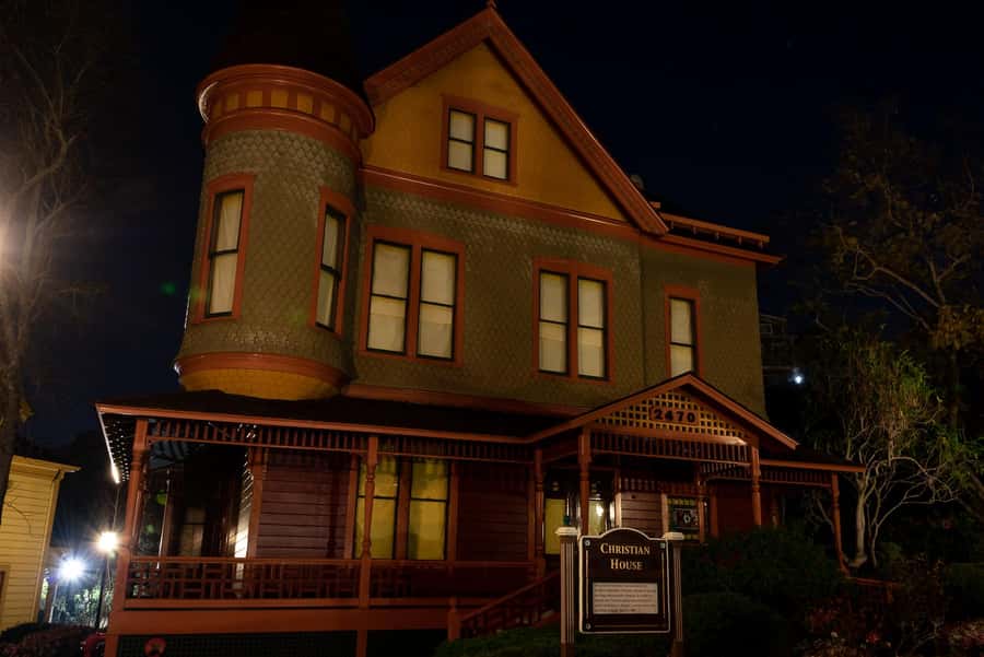 San Diego: Gaslamp Quarter Ghosts and Crime Walking Tour - How it stays fun without turning into a theme park