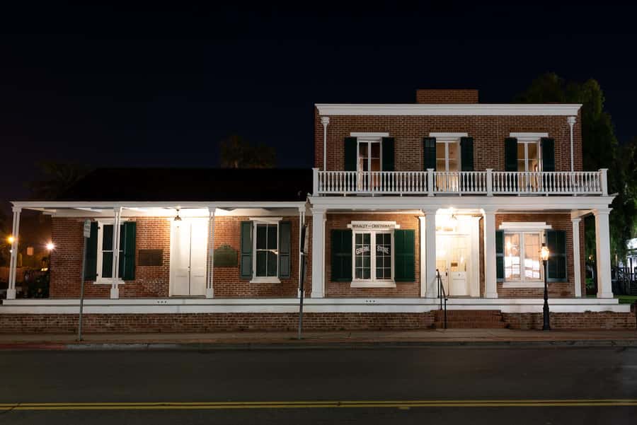 San Diego: Gaslamp Quarter Ghosts and Crime Walking Tour - The 8 PM start: what the first stretch is like