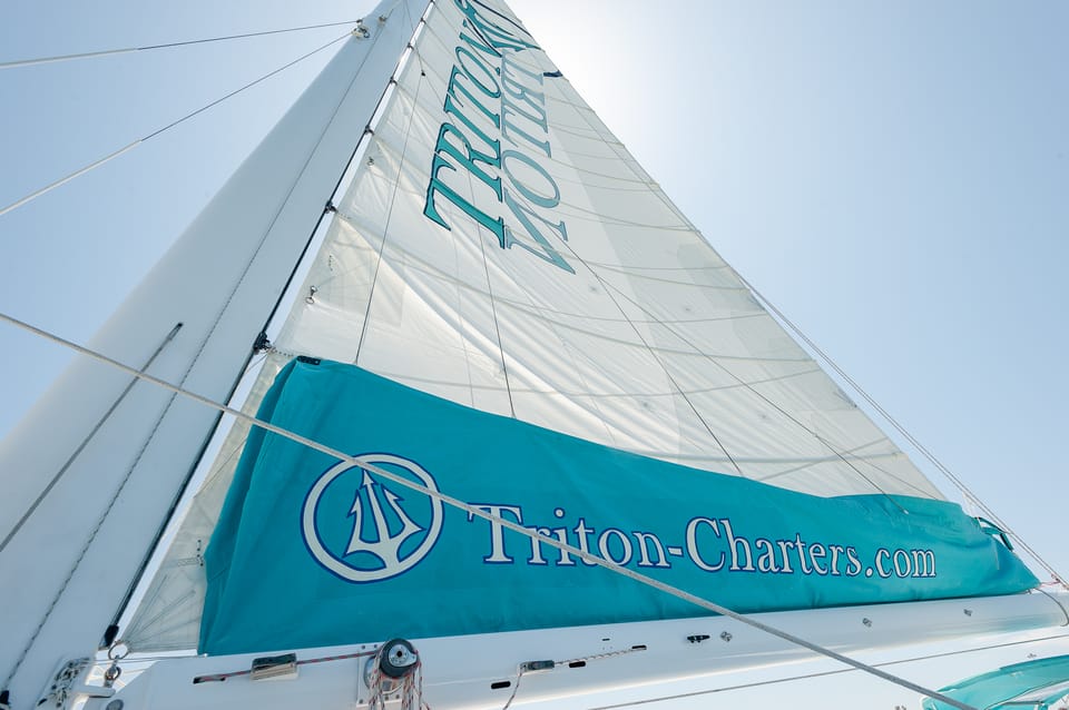 San Diego Harbor Cruise: 2.5 hour Catamaran Cruise - The 75ft catamaran setup: seating, bar, and onboard comfort