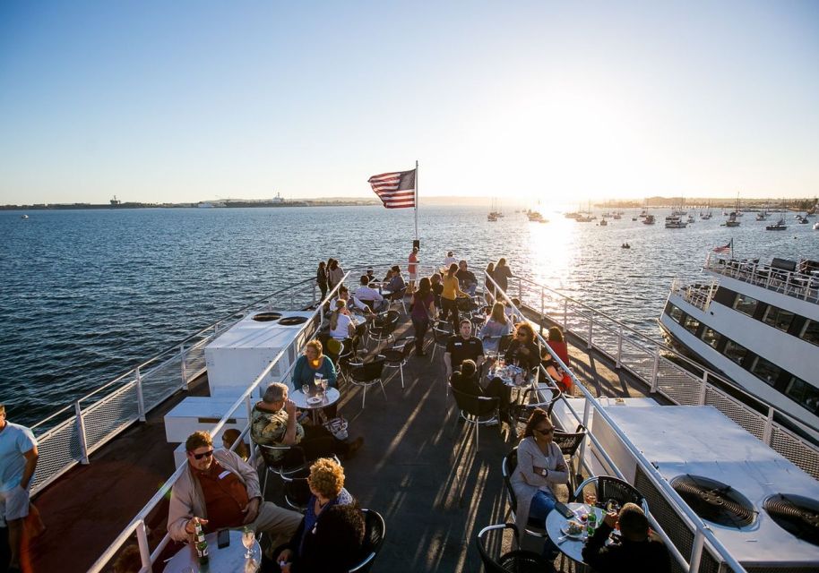 San Diego: New Year's Eve Gourmet Brunch or Dinner Cruise - On Board: Drinks, Live Music, and How the Night Flows