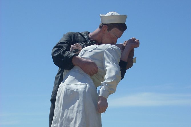San Diego Scavenger Hunt Adventure - Stop 2: Waterfront Park moments for easy sightseeing breaks